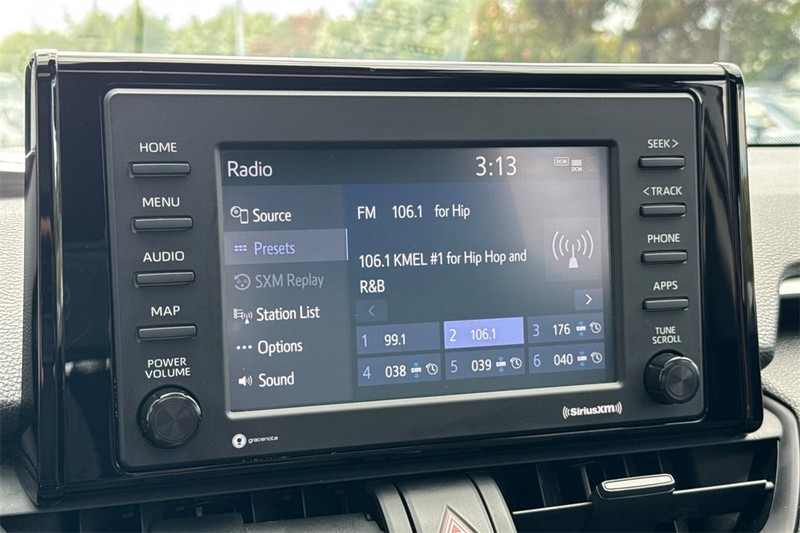 Toyota RAV4 Hybrid Vehicle Full-screen Gallery Image 17