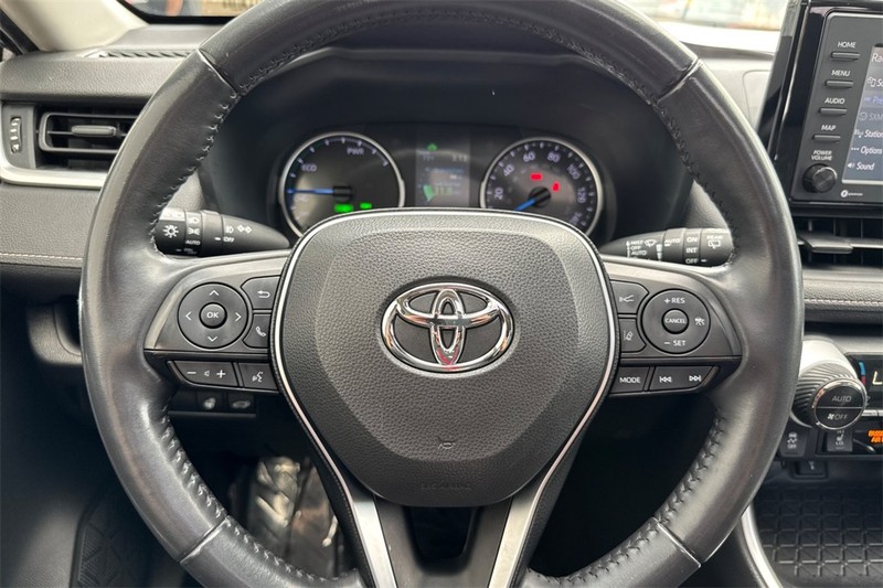Toyota RAV4 Hybrid Vehicle Full-screen Gallery Image 22