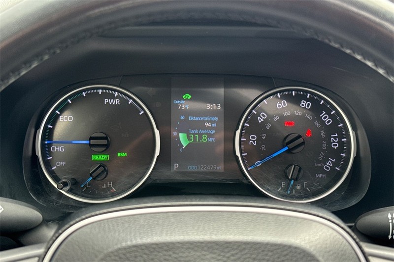 Toyota RAV4 Hybrid Vehicle Full-screen Gallery Image 23