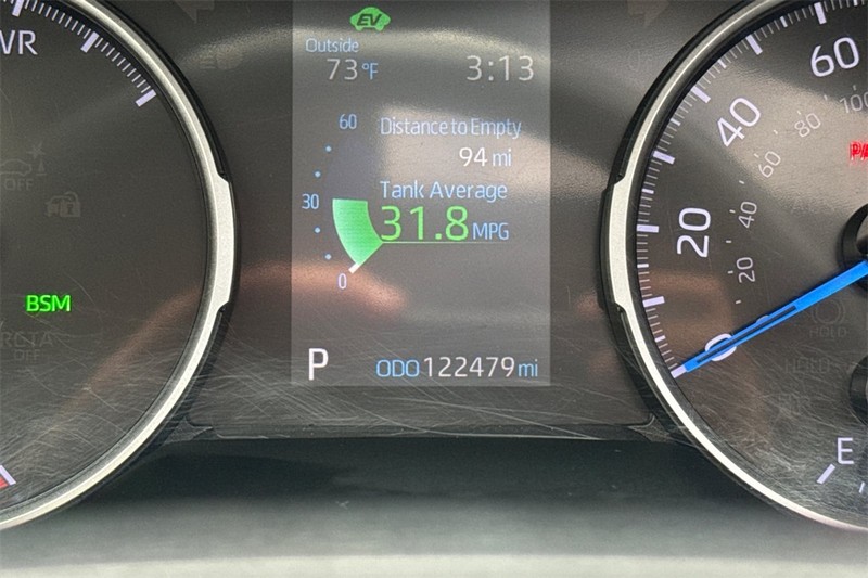 Toyota RAV4 Hybrid Vehicle Full-screen Gallery Image 24