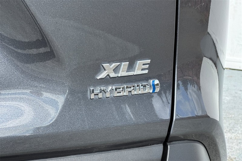 Toyota RAV4 Hybrid Vehicle Full-screen Gallery Image 26