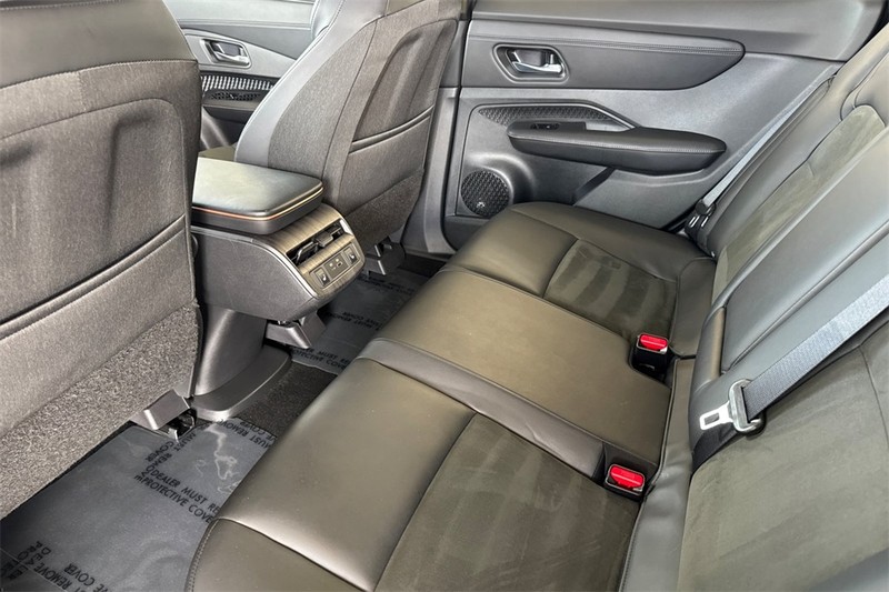 Nissan Ariya Vehicle Full-screen Gallery Image 12