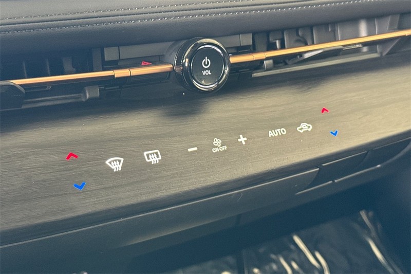 Nissan Ariya Vehicle Full-screen Gallery Image 20