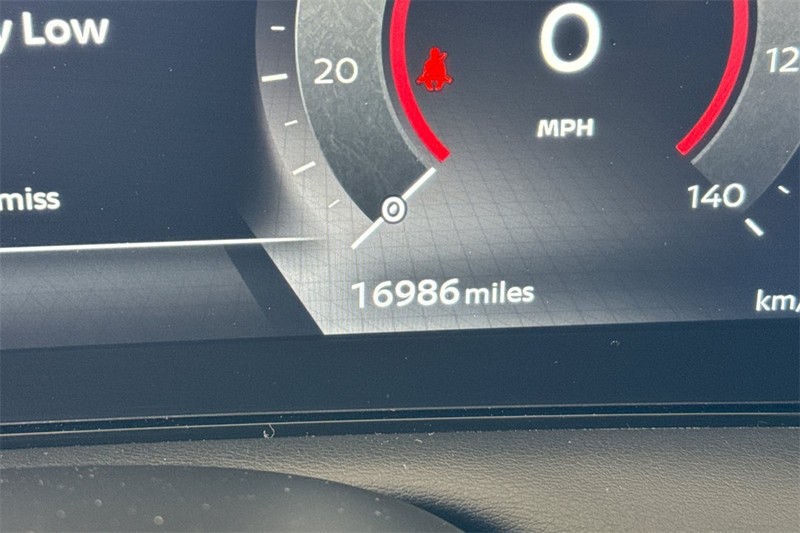 Nissan Ariya Vehicle Full-screen Gallery Image 25