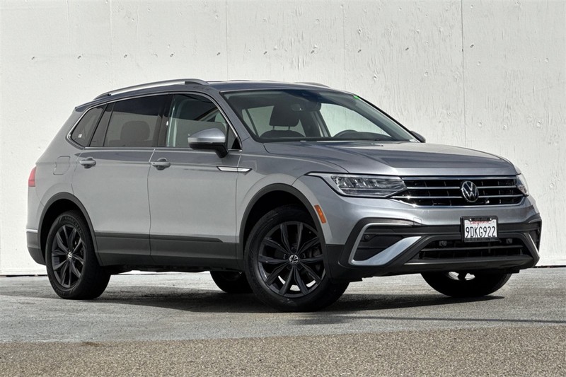 Volkswagen Tiguan Vehicle Full-screen Gallery Image 02