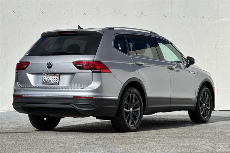 Volkswagen Tiguan Vehicle Full-screen Gallery Image 04