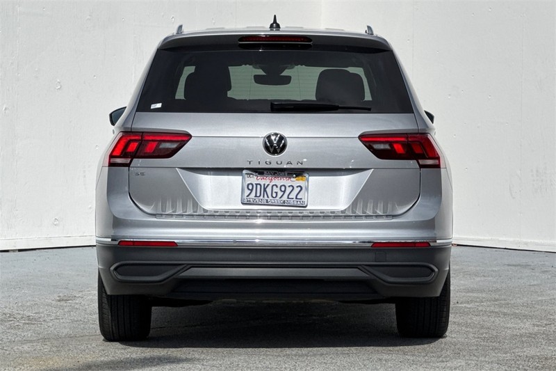 Volkswagen Tiguan Vehicle Full-screen Gallery Image 05