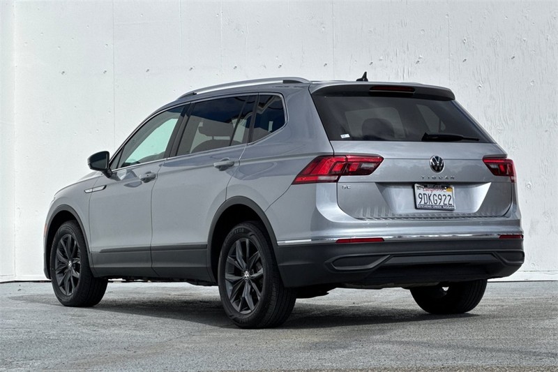 Volkswagen Tiguan Vehicle Full-screen Gallery Image 06