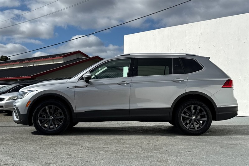 Volkswagen Tiguan Vehicle Full-screen Gallery Image 07