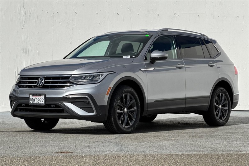 Volkswagen Tiguan Vehicle Full-screen Gallery Image 08