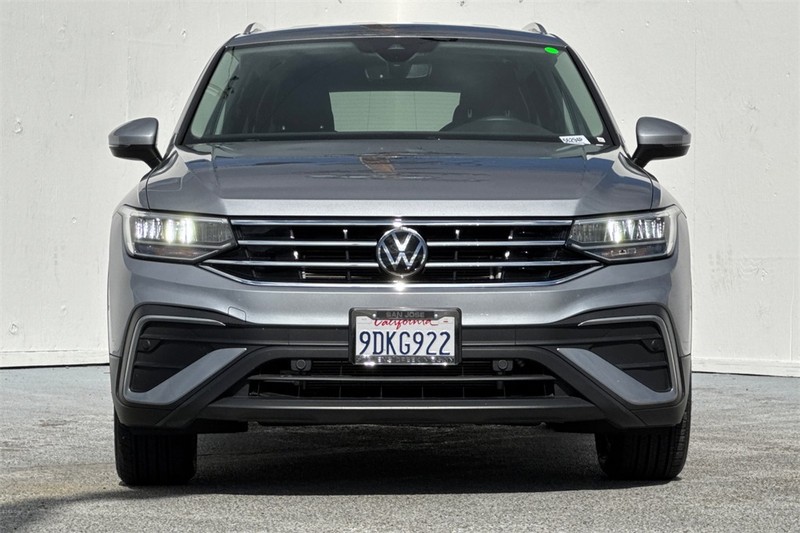 Volkswagen Tiguan Vehicle Full-screen Gallery Image 09