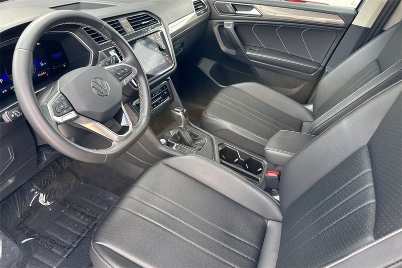 Volkswagen Tiguan Vehicle Full-screen Gallery Image 10