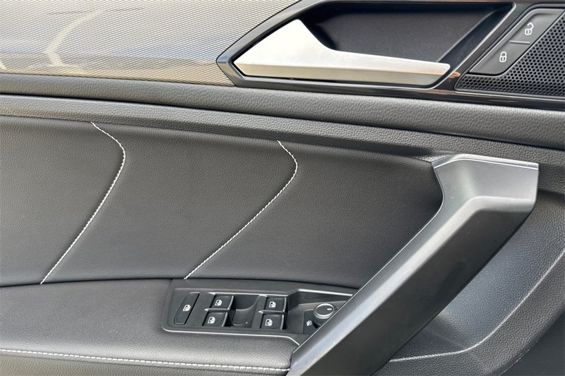 Volkswagen Tiguan Vehicle Full-screen Gallery Image 11