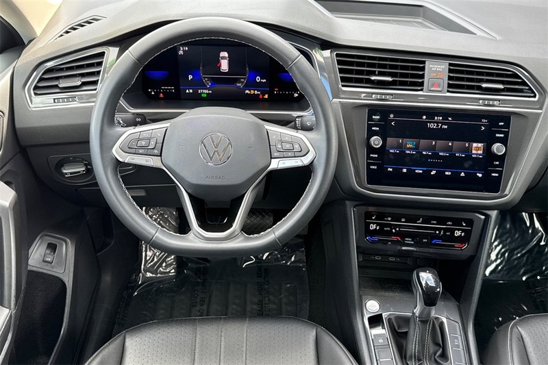 Volkswagen Tiguan Vehicle Full-screen Gallery Image 14