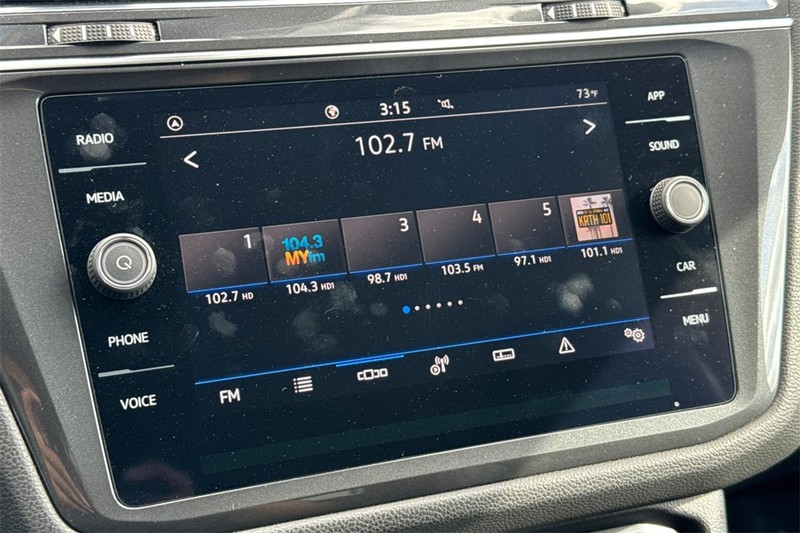 Volkswagen Tiguan Vehicle Full-screen Gallery Image 17