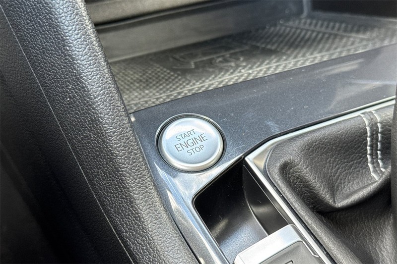 Volkswagen Tiguan Vehicle Full-screen Gallery Image 21