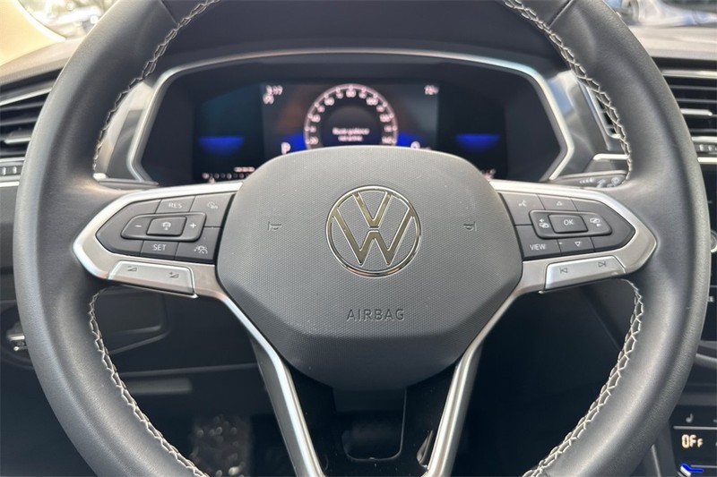 Volkswagen Tiguan Vehicle Full-screen Gallery Image 22