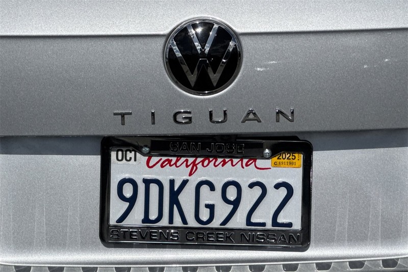 Volkswagen Tiguan Vehicle Full-screen Gallery Image 26