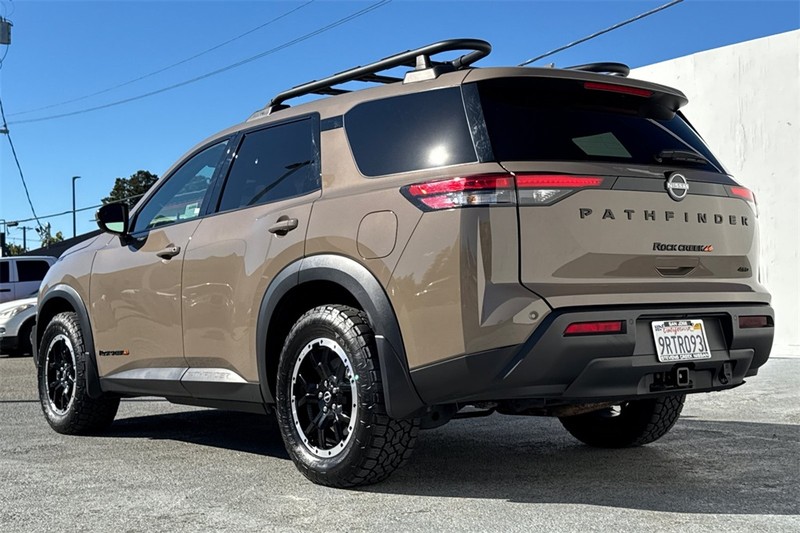 Nissan Pathfinder Vehicle Full-screen Gallery Image 06