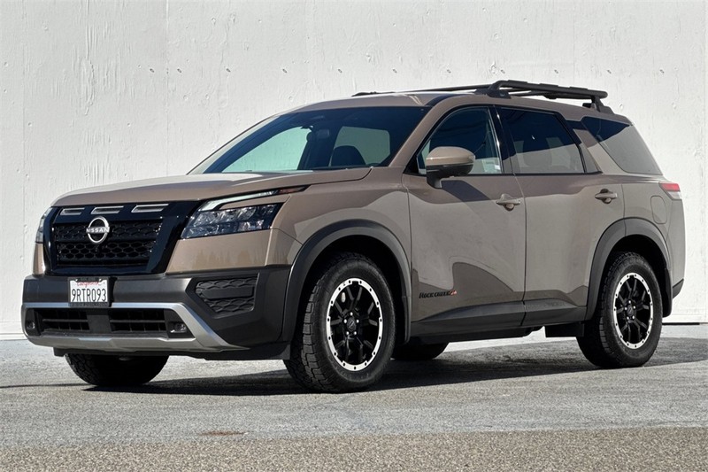 Nissan Pathfinder Vehicle Full-screen Gallery Image 08