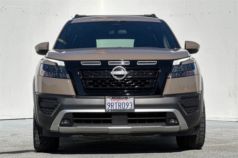 Nissan Pathfinder Vehicle Full-screen Gallery Image 09