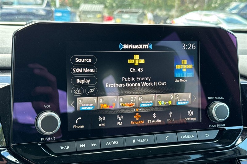 Nissan Pathfinder Vehicle Full-screen Gallery Image 17