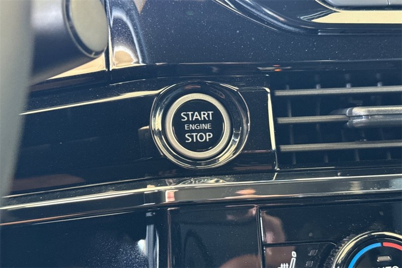 Nissan Pathfinder Vehicle Full-screen Gallery Image 21