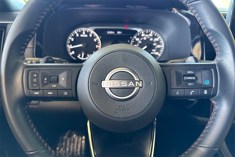 Nissan Pathfinder Vehicle Full-screen Gallery Image 22