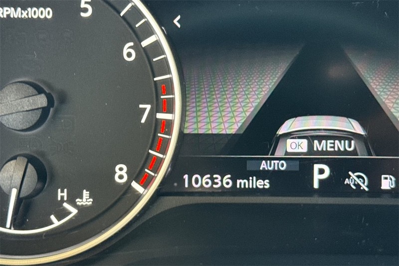 Nissan Pathfinder Vehicle Full-screen Gallery Image 24