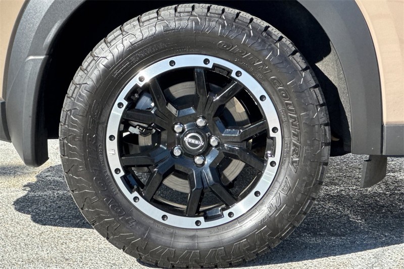 Nissan Pathfinder Vehicle Full-screen Gallery Image 25