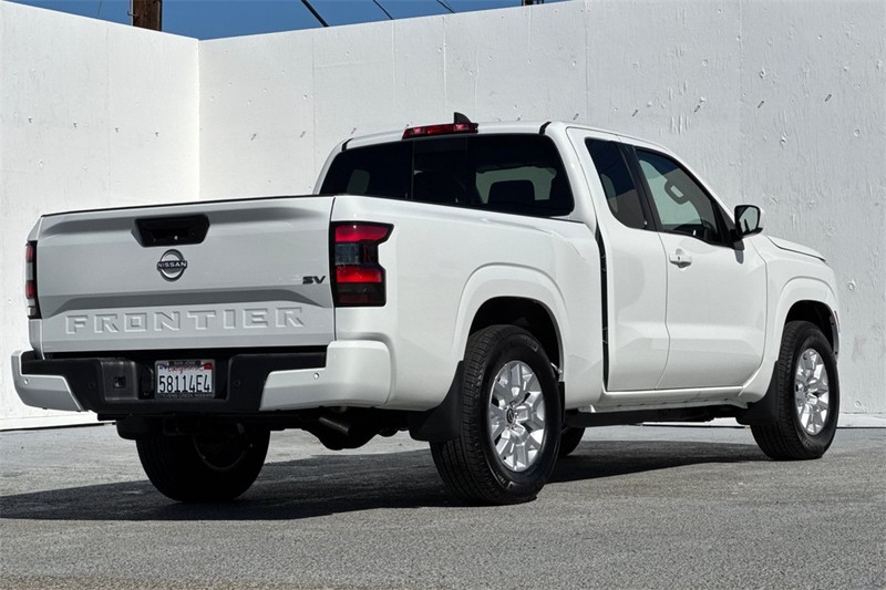 Nissan Frontier Vehicle Full-screen Gallery Image 04