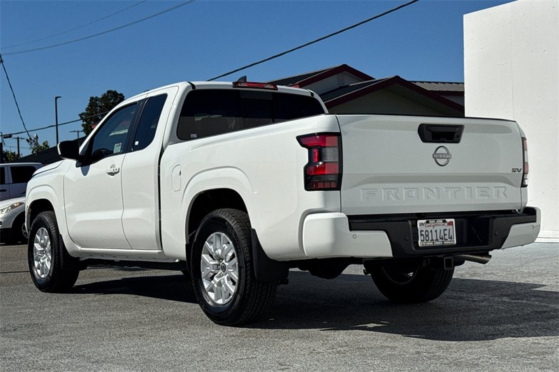 Nissan Frontier Vehicle Full-screen Gallery Image 06