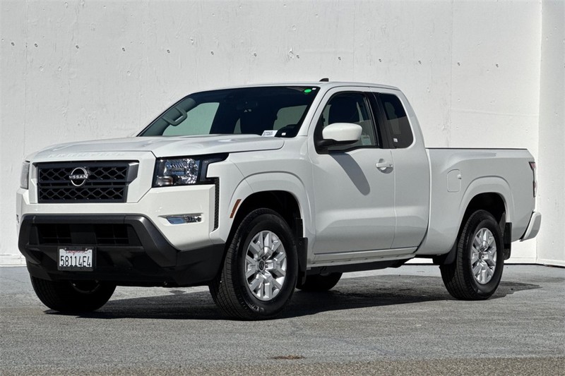 Nissan Frontier Vehicle Full-screen Gallery Image 08