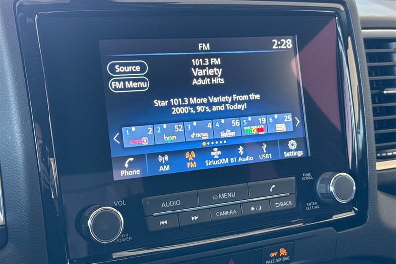 Nissan Frontier Vehicle Full-screen Gallery Image 16