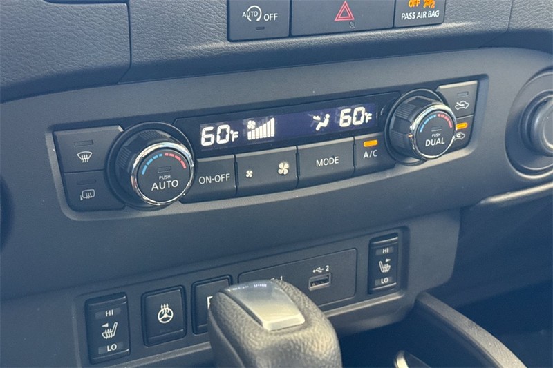 Nissan Frontier Vehicle Full-screen Gallery Image 18