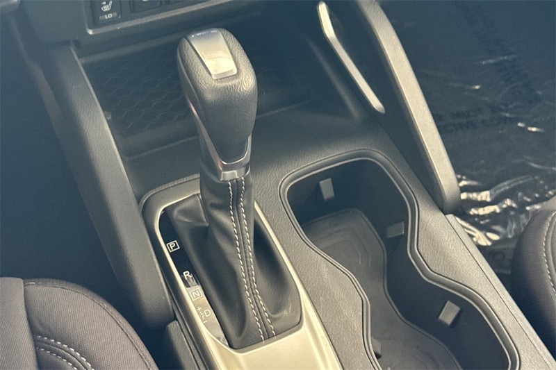 Nissan Frontier Vehicle Full-screen Gallery Image 19