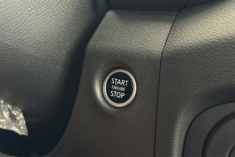 Nissan Frontier Vehicle Full-screen Gallery Image 20