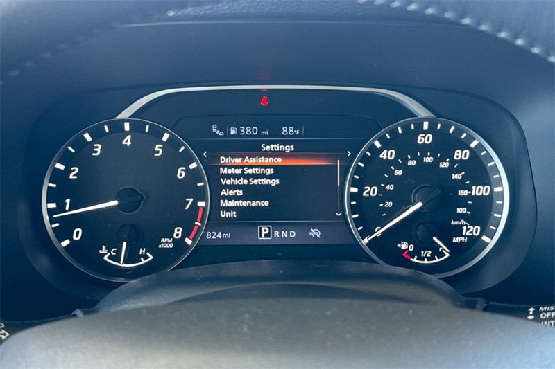 Nissan Frontier Vehicle Full-screen Gallery Image 22