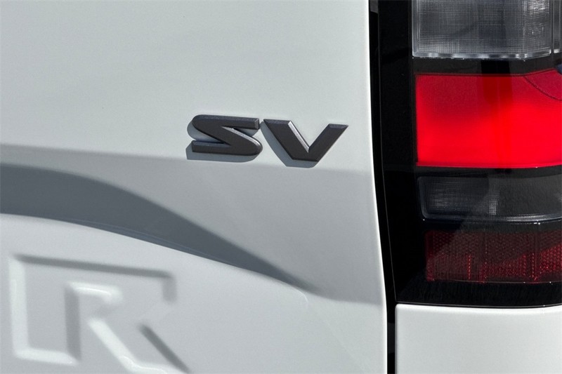 Nissan Frontier Vehicle Full-screen Gallery Image 25