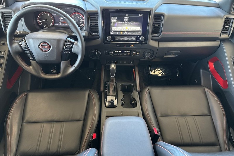 Nissan Frontier Vehicle Full-screen Gallery Image 13