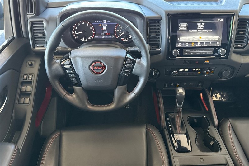 Nissan Frontier Vehicle Full-screen Gallery Image 14