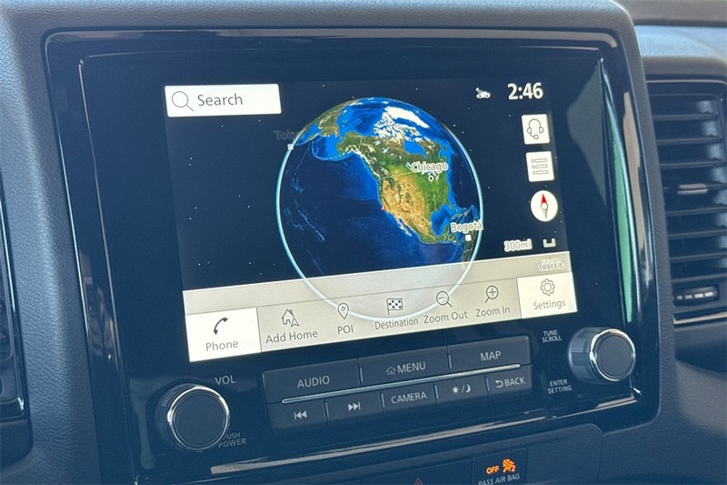 Nissan Frontier Vehicle Full-screen Gallery Image 18