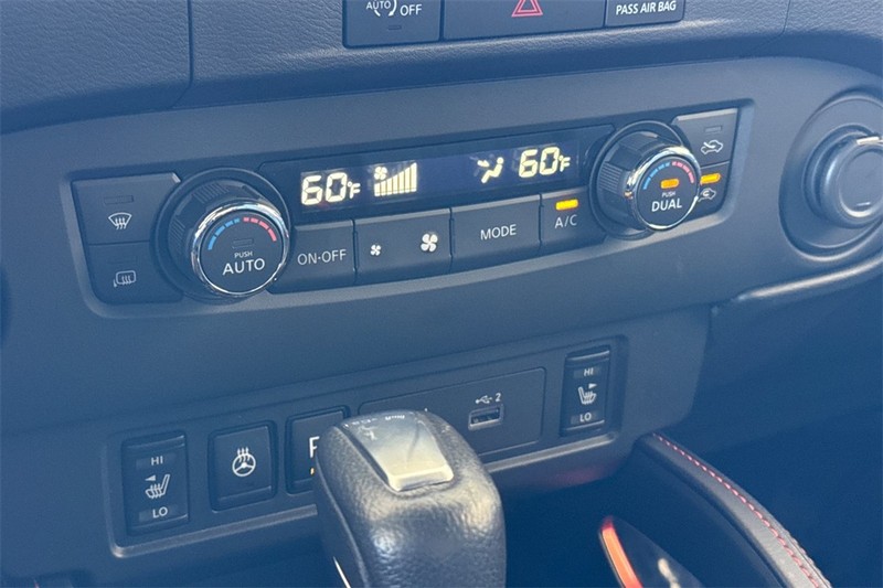 Nissan Frontier Vehicle Full-screen Gallery Image 20