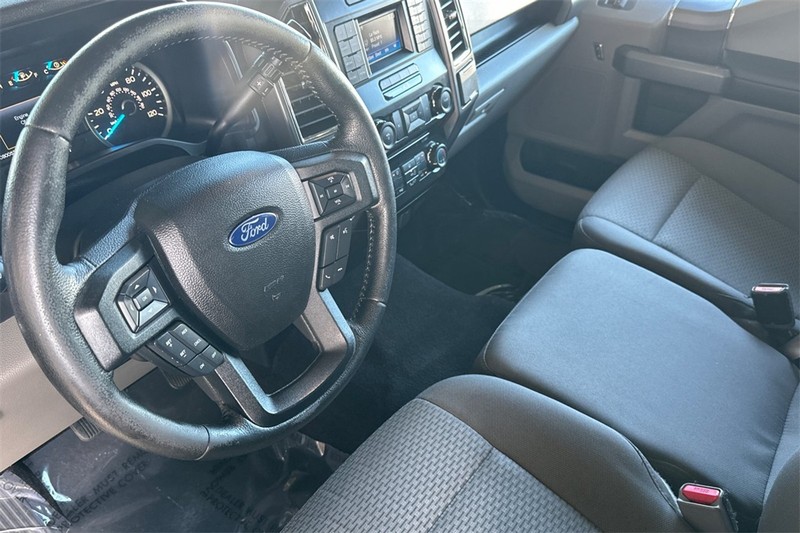 Ford F-150 Vehicle Full-screen Gallery Image 10