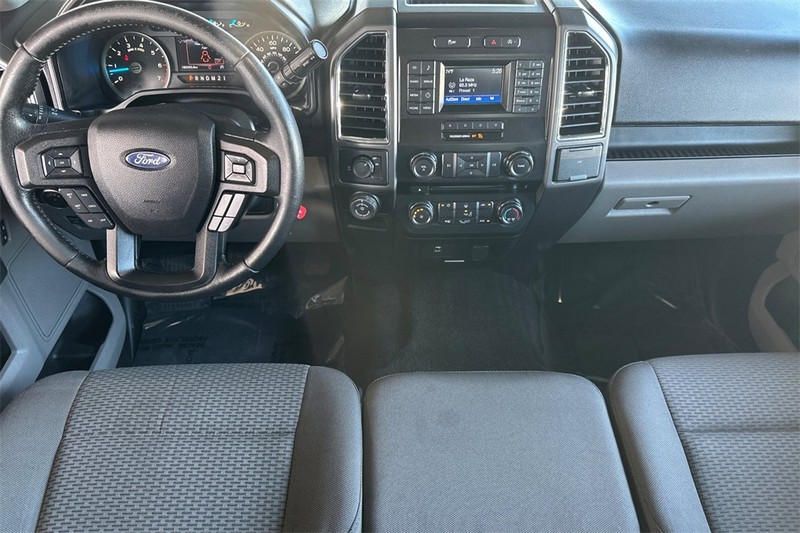 Ford F-150 Vehicle Full-screen Gallery Image 13