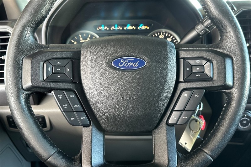 Ford F-150 Vehicle Full-screen Gallery Image 21
