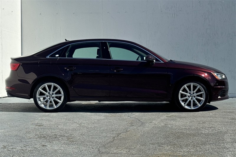 Audi A3 Vehicle Full-screen Gallery Image 03