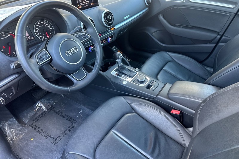 Audi A3 Vehicle Full-screen Gallery Image 10