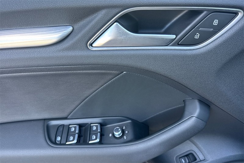 Audi A3 Vehicle Full-screen Gallery Image 11