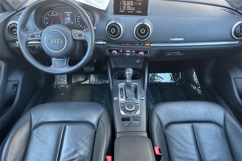 Audi A3 Vehicle Full-screen Gallery Image 13